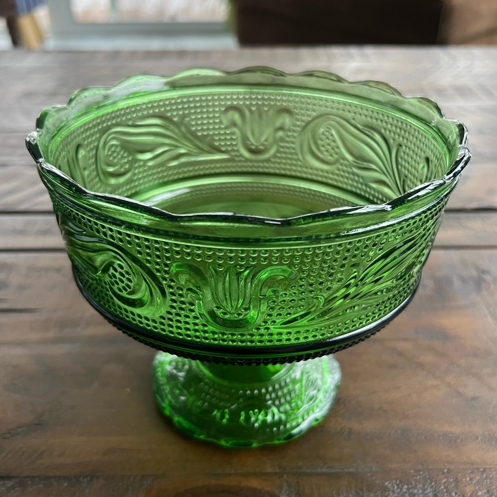 🌟 SALE $15 🌟 Vintage E.O. Brody Co. Pressed Glass Floral Pedestal Compote Bowl
